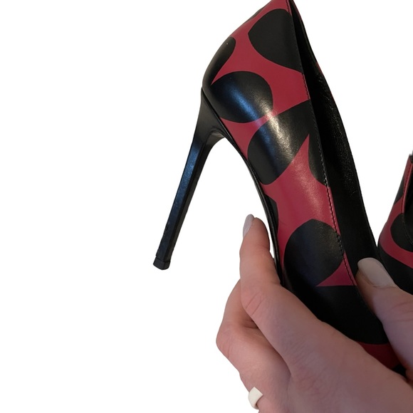 Saint Laurent Heart Print Pointed Toe Pump - Picture 10 of 12